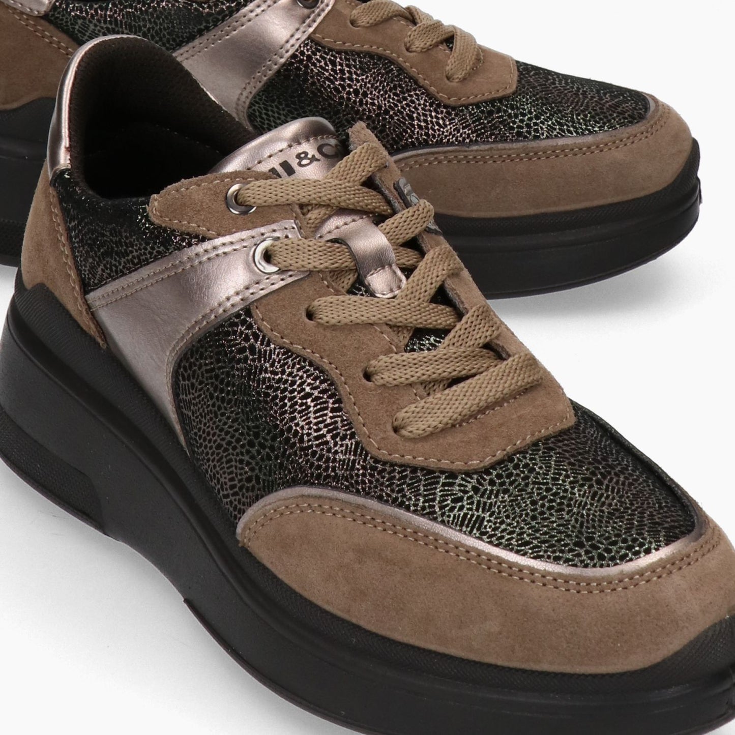 Paloma Sneakers
