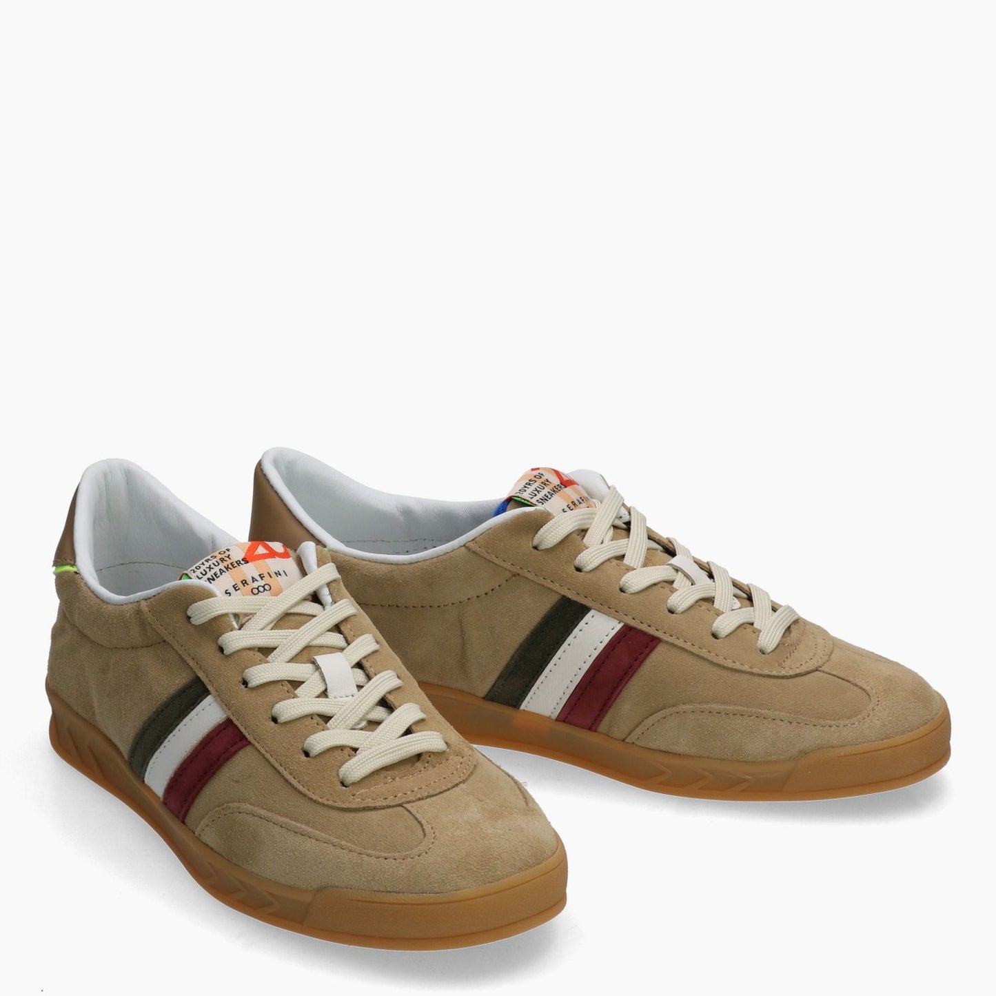 Flache goldene Sneakers