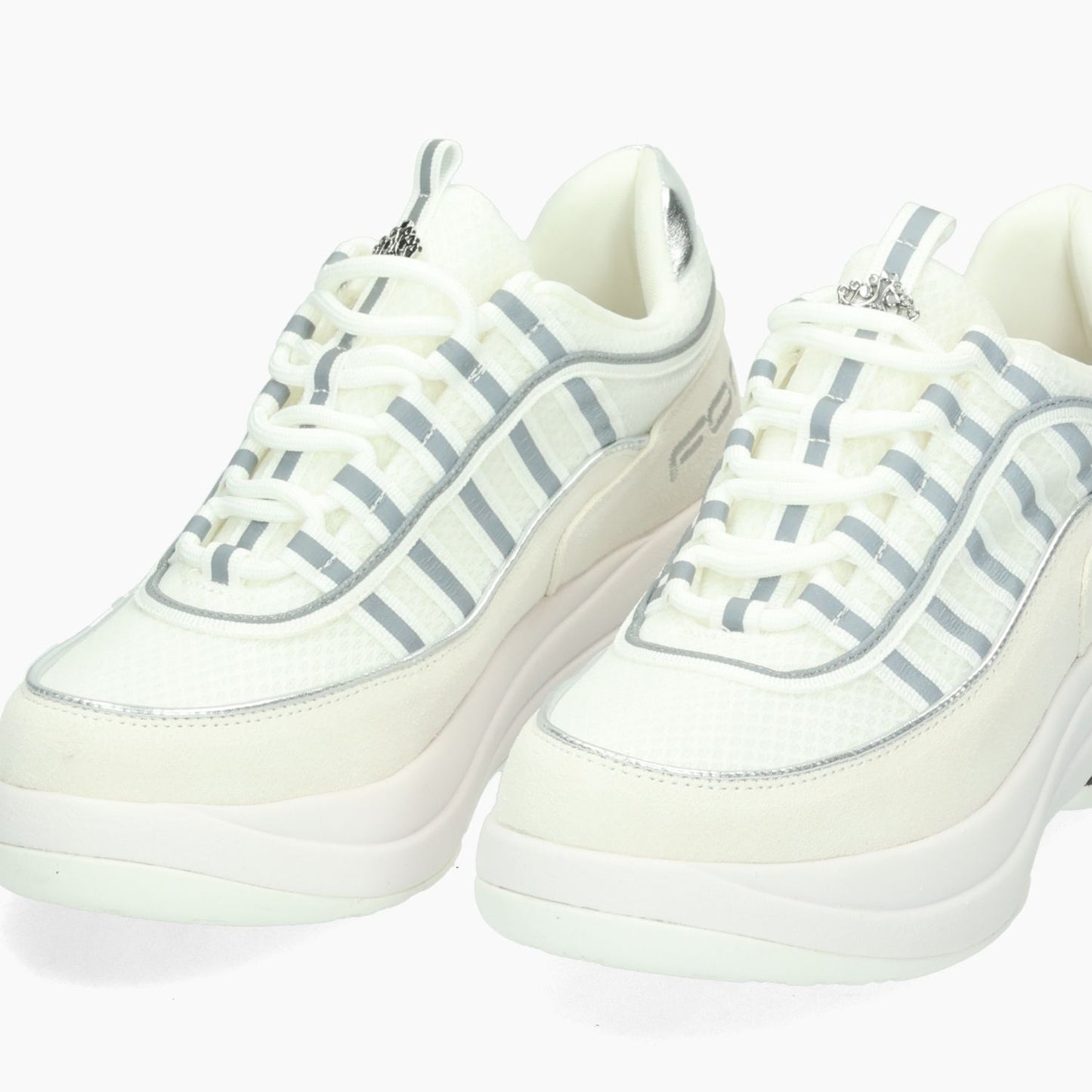 Sneakers Up