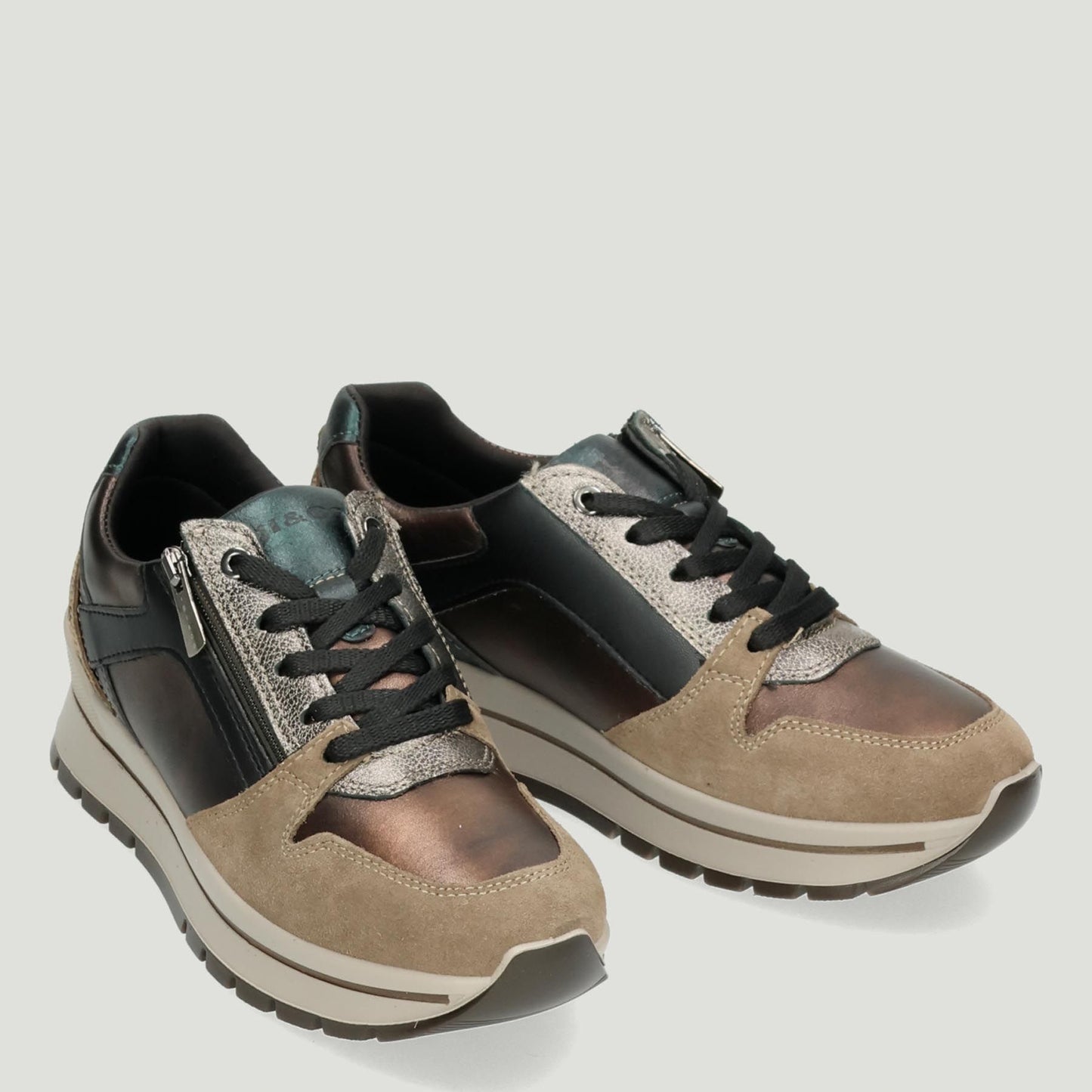 Anika Sneakers