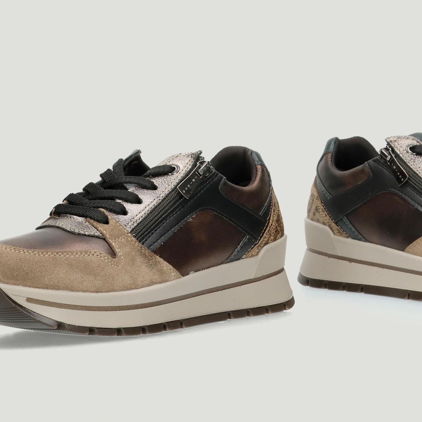 Anika Sneakers