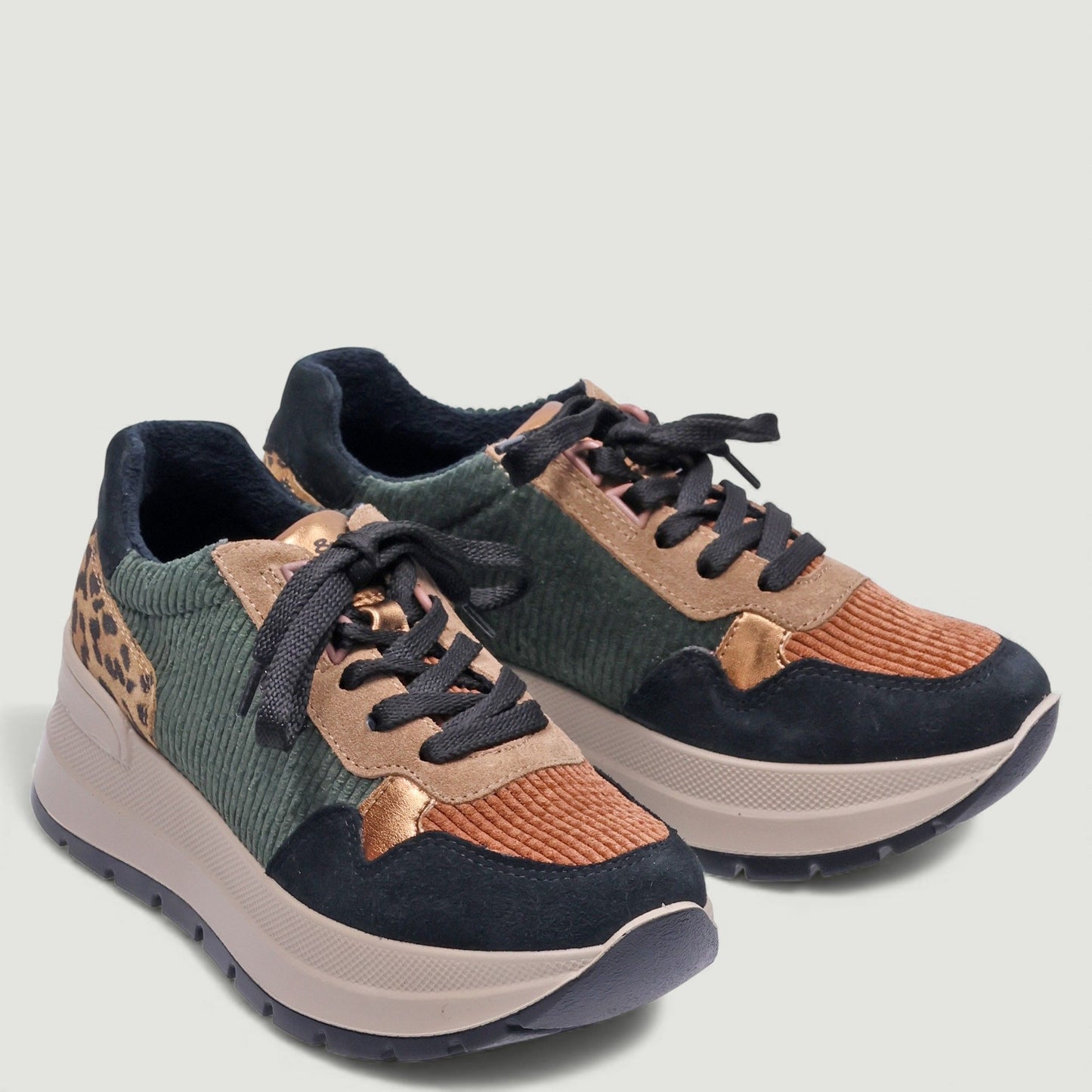 Kola Sneakers