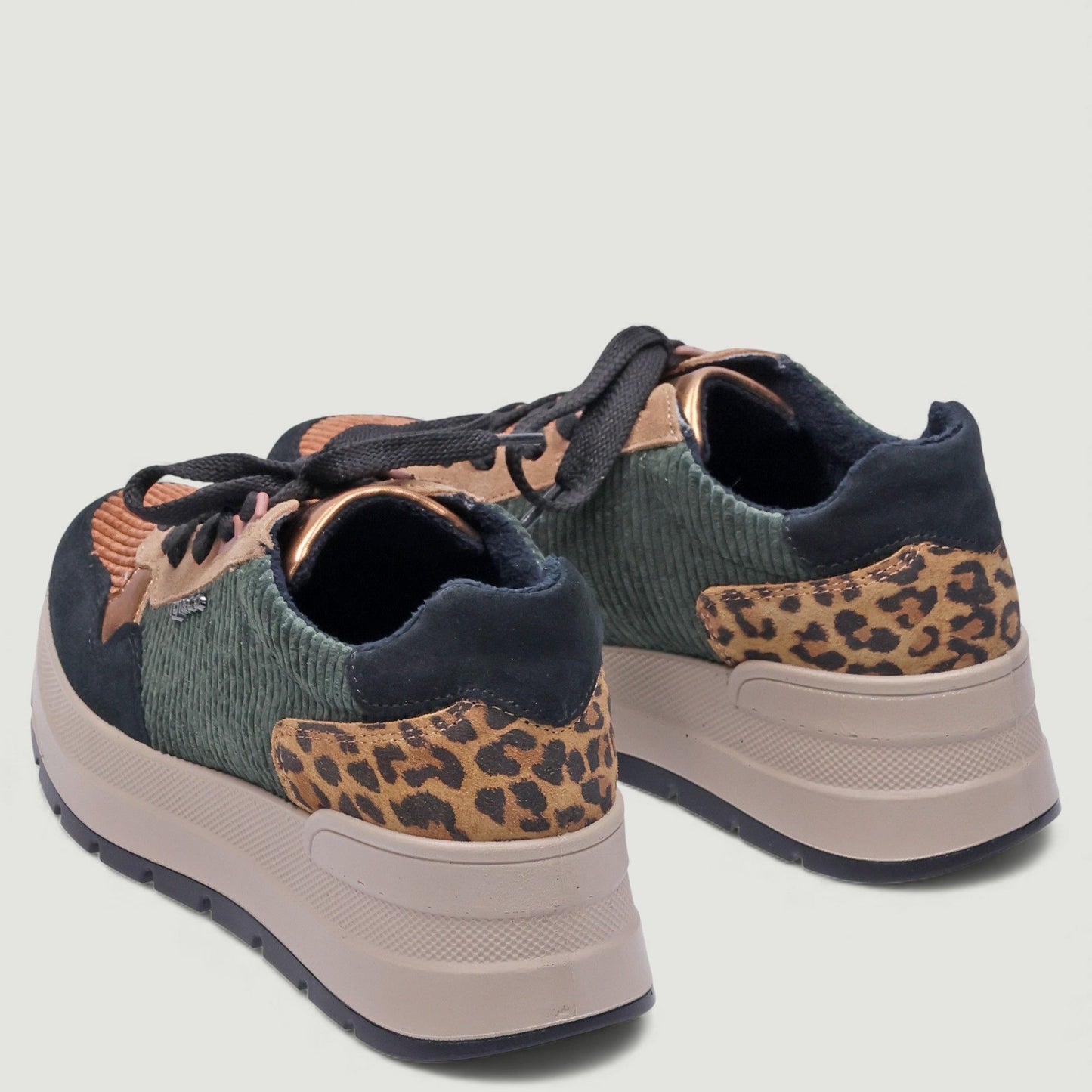 Kola Sneakers