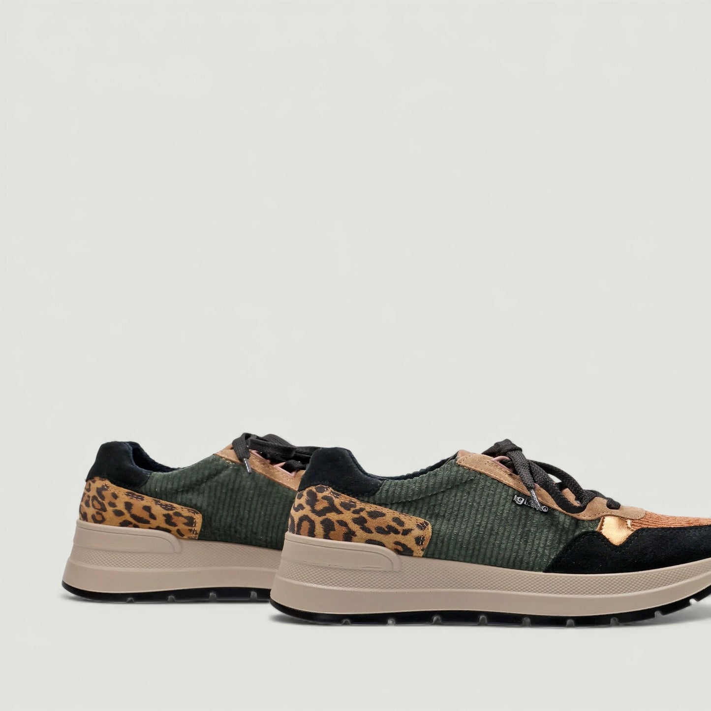 Kola Sneakers