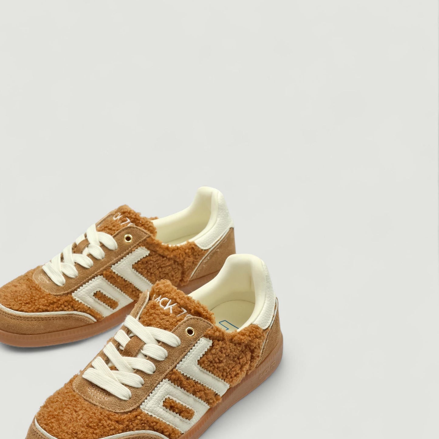Teddy Sneakers