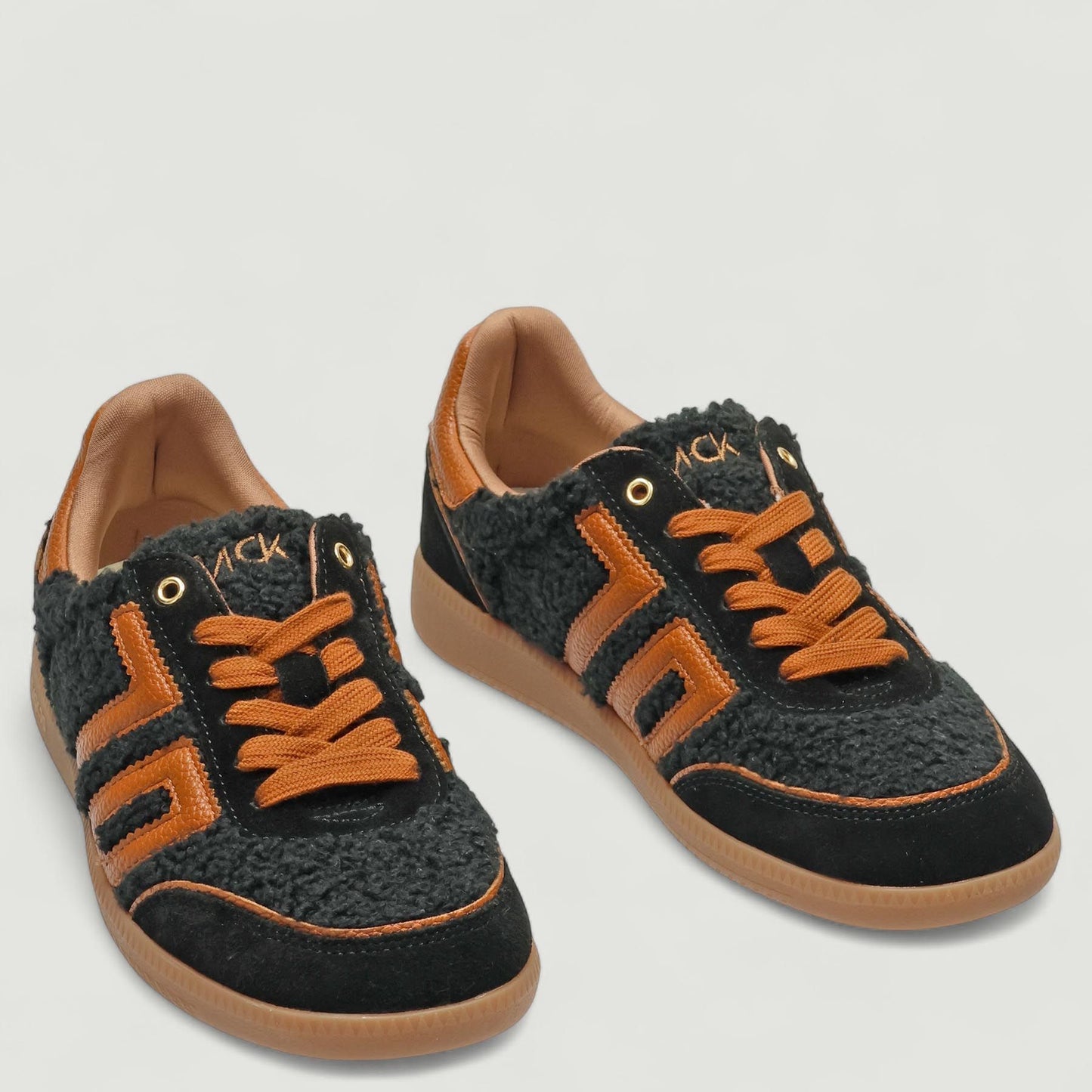 Teddy Sneakers