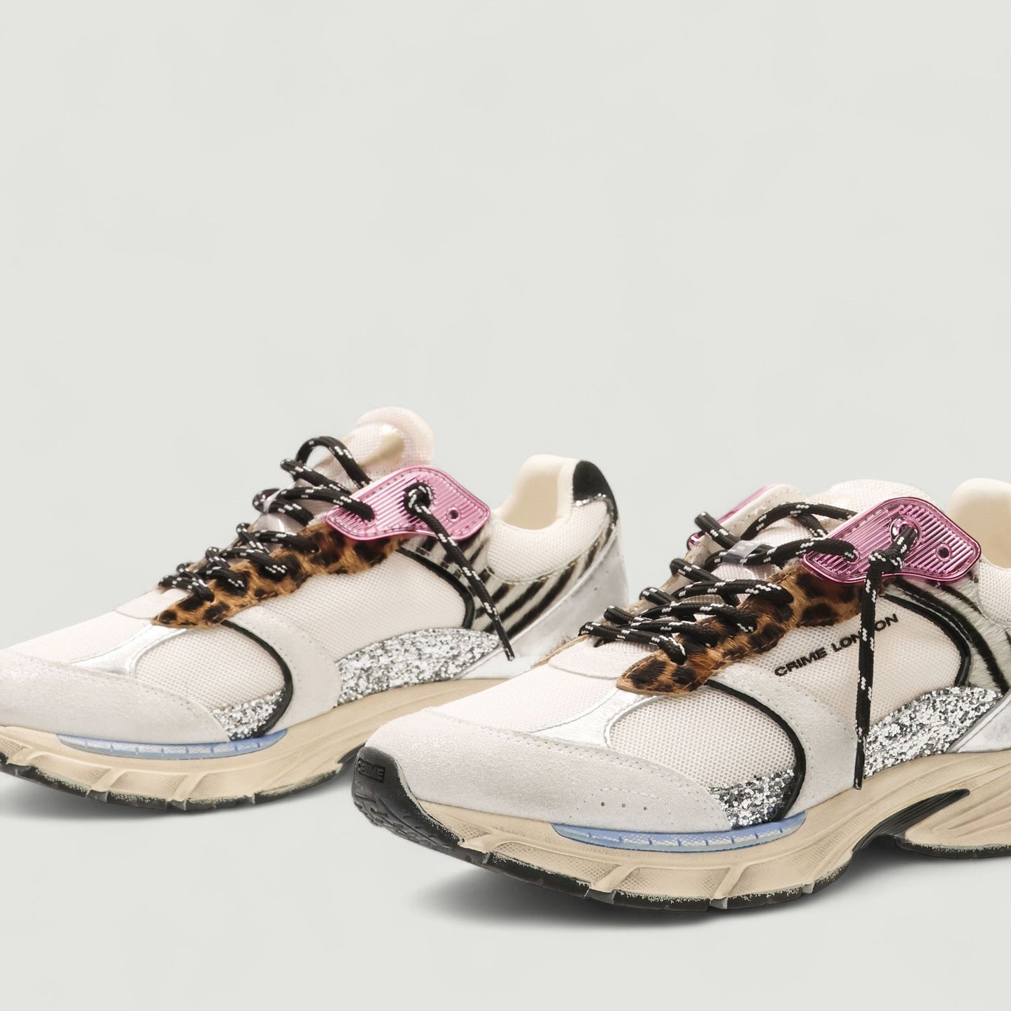 Flüchtige Turnschuhe