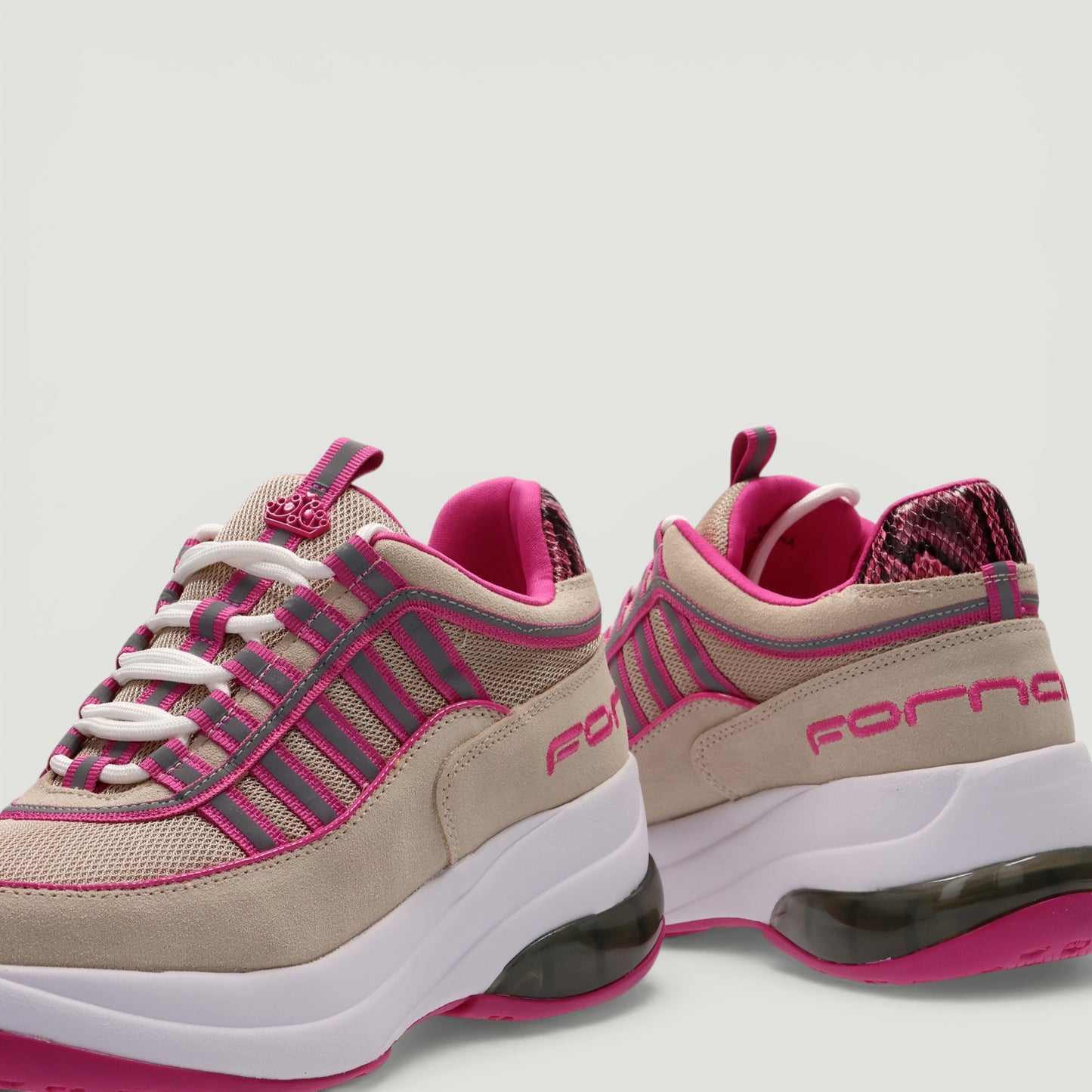 Sneakers Up